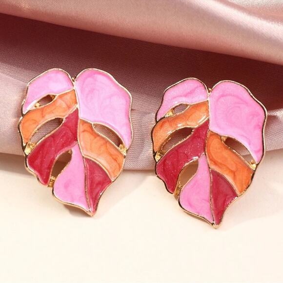 Earrings / Leaf Design / Minimalist Style Earrings / NWT - Picture 1 of 2